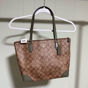 Coach Signature Zip Tote
